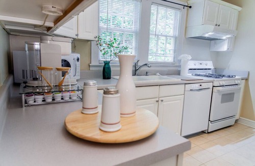 Morningside-Lenox Park Apartment | Charming 2BR Carriage House in the Heart of Atlanta