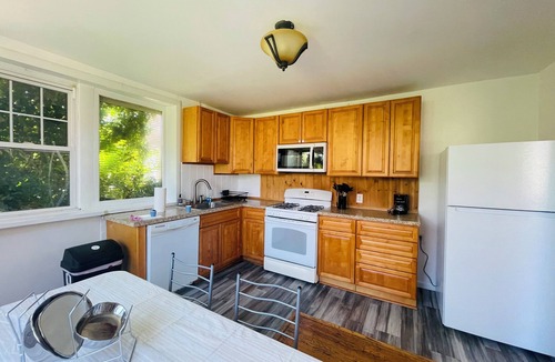 Elkins Park Apartment | Charming 2BR Cottage House in Elkins Park