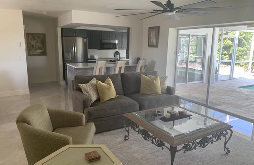 Englewood House | Charming 2BR Pool Home Near Manasota Key