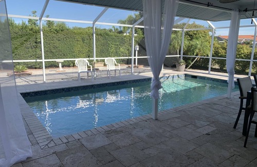 Englewood House | Charming 2BR Pool Home Near Manasota Key