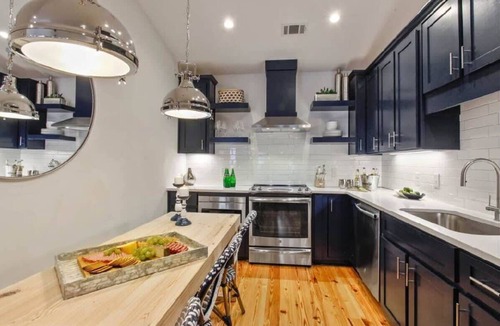 Beach Institute House | Charming 2BR Savannah Carriage House | Shared Pool