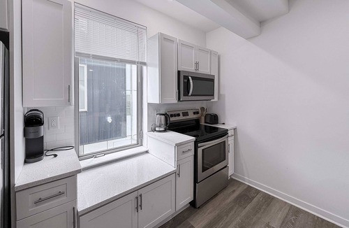 Olde Kensington Apartment | Charming 2BR Sleeps 6 Near Historic Philly Spot