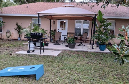 Homosassa Springs House | Charming 3/2 fully furnished house in Homosassa. Close to river with many extras