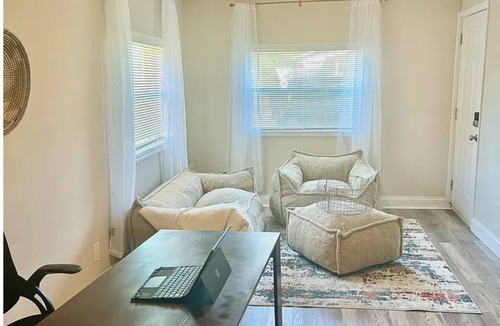 Carver City - Lincoln Gardens House | Charming 3/2 Home in Tampa.[Near Airport] [Near Stadium][Spacious Backyard]