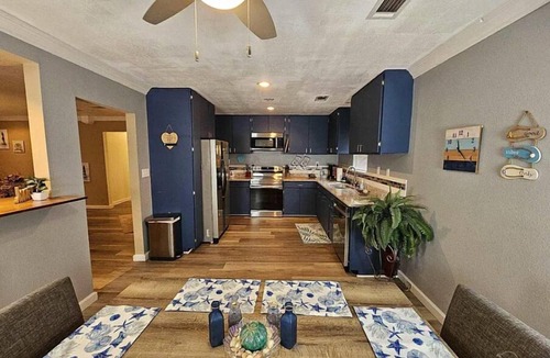 Warrington House | Charming 3 bed 2 bath house WiFi,AC in welcoming West Pensacola, Perdido Key