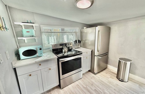 Lake Worth Cottage | Charming 3-bedroom cottage in Lake Worth Beach w. Enclosed Backyard & BBQ!