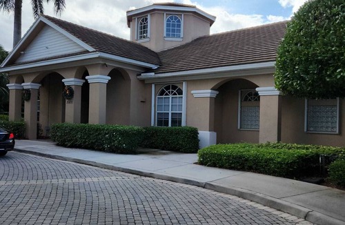 Wellington House | Charming 3-bedroom house West Palm Beach Oasis: Dream Home