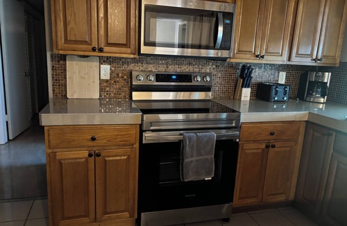 New Port Richey East House | Charming 3-bedroom house with WiFi and AC in brilliant New Port Richey