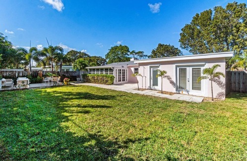 Southside House | Charming 3-bedroom house in wonderful West Palm Beach with WiFi & new A/C.