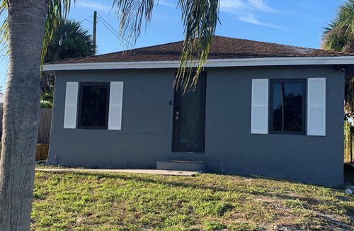 Riviera Beach House | Charming 3-bedroom house with AC, WiFi in lovely West Palm Beach