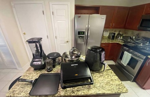 Stone Mountain House | Charming 3-bedroom house with WiFi, AC in amazing Stone Mountain