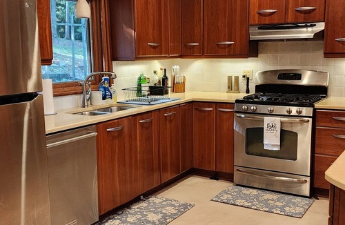 Andersonville House | Charming 3-bedroom house on Norris Lake in Andersonville with dock!