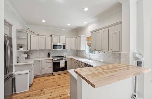 Ocean Ridge House | Charming 3 Bedroom 3.5 bath home in Ocean Ridge. Pool, Beach Cabanas, Golf