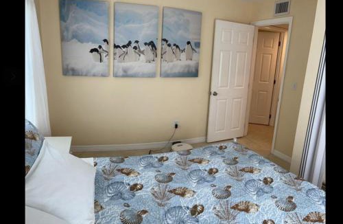 South Venice Villa | Charming 3 Bedroom 2 Bathroom and a lanai