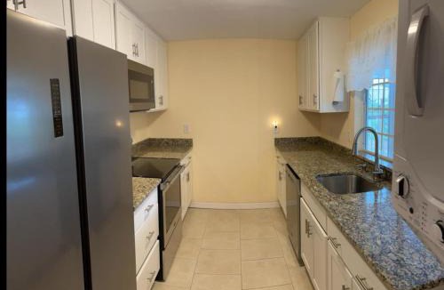 South Venice Villa | Charming 3 Bedroom 2 Bathroom and a lanai