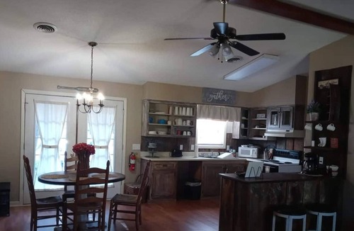 Suches Cottage | Charming 3-bedroom cottage overlooking the Lake