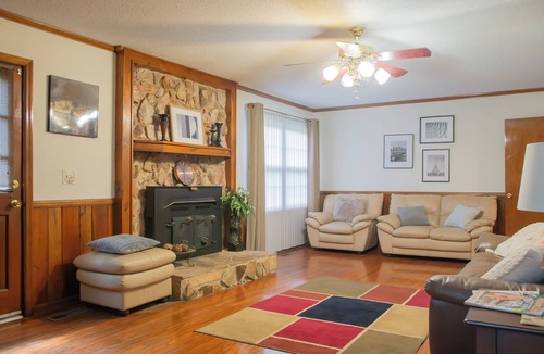 Orangeburg House | Charming 3-bedroom house with Lakeview in Orangeburg