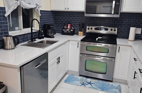Palm Coast House | Charming 3-bedroom house heated pool WiFi in Palm Coast