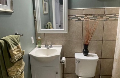 Rockingham House | Charming 3-bedroom house with AC and WiFi in peaceful Rockingham