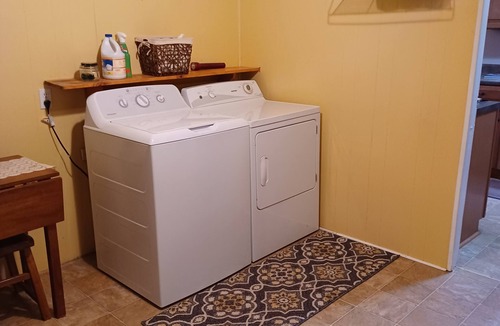 Colquitt House | Charming 3-bedroom house in delightful Colquitt with AC, WiFi
