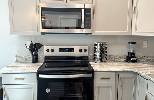 Wellford House | Charming 3-bedroom house in delightful Wellford with new appliances, WiFi, AC
