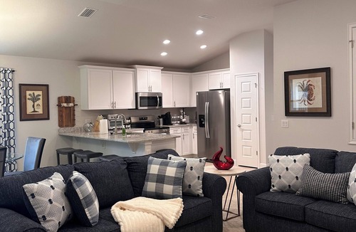 Alachua House | Charming 3-bedroom house with AC, WiFi in lovely Alachua