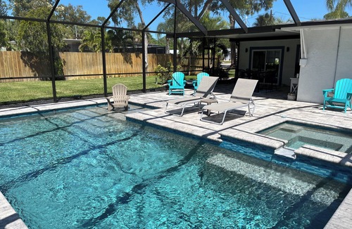 Laurel House | Charming 3-bedroom house with Pool/Spa, WiFi, Laundry in Nokomis near the beach