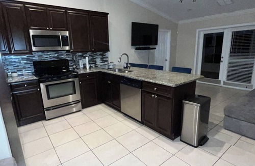 Azalea Park House | Charming 3-bedroom house with a Pool, AC, WiFi in awesome Orlando