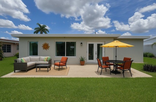 Tamarac House | Charming 3-bedroom house with community pool 55+