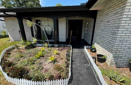 Hudson House | Charming 3-bedroom house 10 minutes from beach access