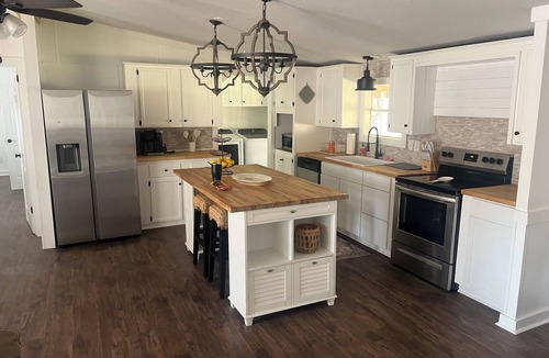 Thomaston House | Charming 3-bedroom on the Flint River with Island