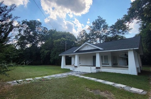 Macon House | Charming 3-bedroom -Two bathrooms -15 minutes from Robins AFB