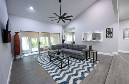 Casselberry House | Charming 3-bedroom near Orlando theme parks, downtown and golf courses