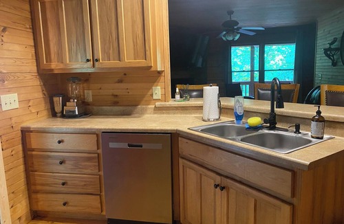 Clarkesville Cabin | Charming 3-bedroom cabin with WiFi, AC in peaceful Clarkesville/Helen