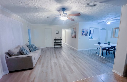 Arlington House | Charming 3-bedroom house in delightful Jacksonville with AC, WiFi