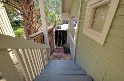 Southbank House | Charming 3-bedroom loft unit with WiFi and AC in the Heart of San Marco