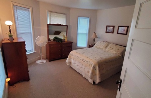 Piney Creek House | Charming 3 bedroom Farmhouse in beautiful Piney Creek