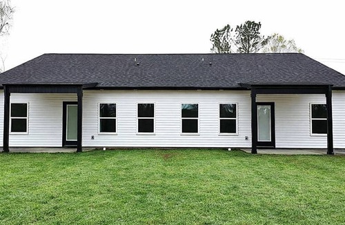 Drayton House | Charming 3-bedroom mobile home in Spartanburg welcomes you