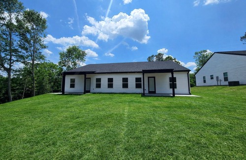 Drayton House | Charming 3-bedroom mobile home in Spartanburg welcomes you