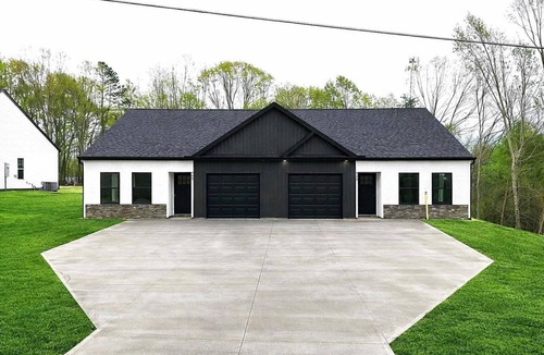 Drayton House | Charming 3-bedroom mobile home in Spartanburg welcomes you