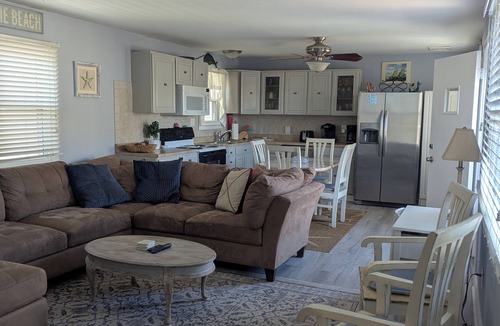 Wildwood Crest Apartment | Charming 3-Bedroom Wildwood Crest Spot: Beach, Bay, and Boardwalk- all so close!