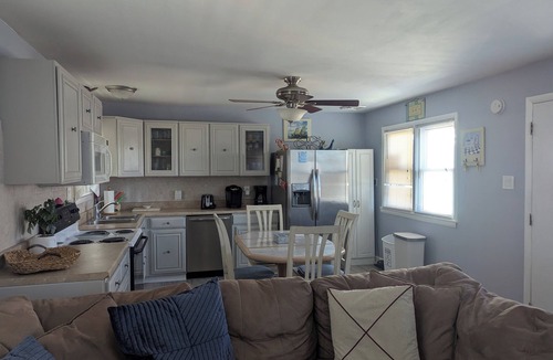 Wildwood Crest Apartment | Charming 3-Bedroom Wildwood Crest Spot: Beach, Bay, and Boardwalk- all so close!