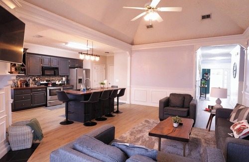 La Vergne House | Charming 3 BR Home with Cozy fire pit-3 minutes to highway & convenient location