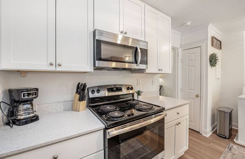 Mount Pleasant House | Charming 3br/2ba Shem Creek Oasis!