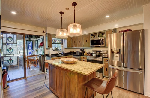 Athens House | Charming 3BR/3BA Athens Home. Sunroom + Patio, Steps to UGA, 3 Mi from Sanford