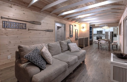 Gainesville Cabin | Charming 3BR Cabin w/All the Comforts – WiFi & AC in Beautiful Gainesville