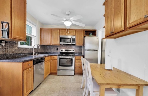 College Park House | Charming 3BR house garage AC WiFi W/D near UMD, from 8.20.2026