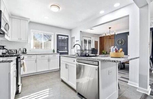 Candler-McAfee House | Charming 3BR | Near Emory & Decatur | King Bed