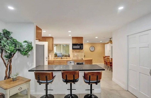 Imperial Point House | Charming 4-bedroom with Pool WiFi AC in delightful Fort Lauderdale 5min Beach
