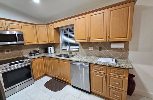 Pembroke Pines House | Charming 4-bedroom house with WiFi, Amenities in pleasant Pembroke Pines